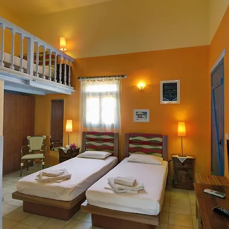 Cavo Perlevos Aparthotel 3*
